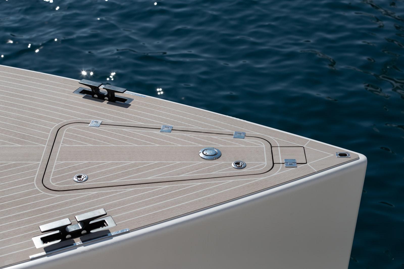 what is the best wood to use for boat flooring